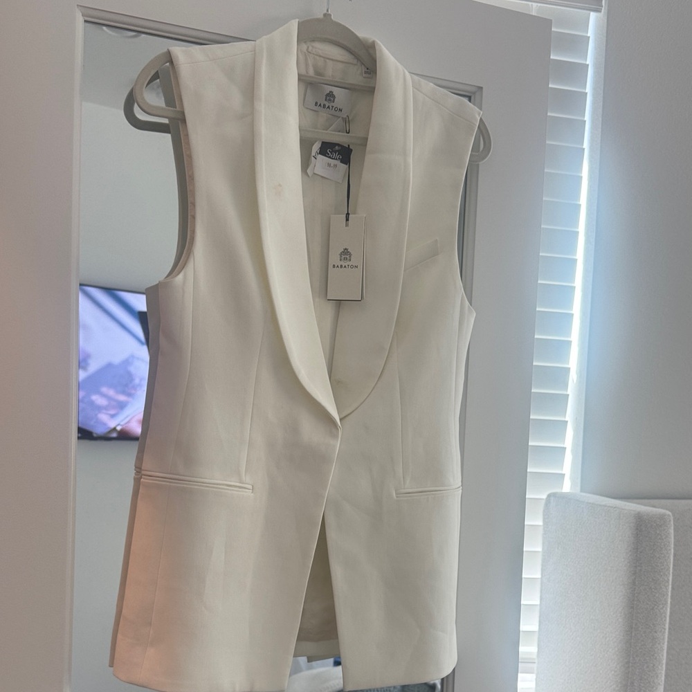 Aritzia Cream Sleeveless Vest
